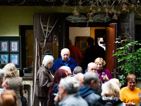 Wernisaż wystawy Michała Budzisza pt. " Trzy po trzy..." w Galerii pod Aniołem (zdjęcia)