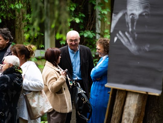 Wernisaż wystawy Michała Budzisza pt. " Trzy po trzy..." w Galerii pod Aniołem (zdjęcia)