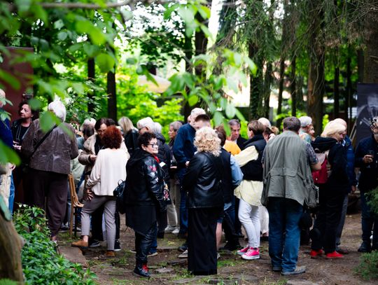 Wernisaż wystawy Michała Budzisza pt. " Trzy po trzy..." w Galerii pod Aniołem (zdjęcia)