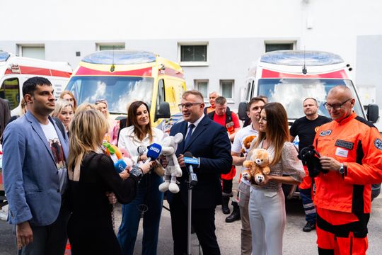 Briefing prasowy dot. przekazania maskotek dla najmłodszych pacjentów pogotowia (zdjęcia)