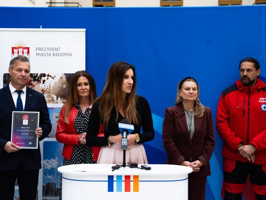 Briefing prasowy oraz przekazanie sprzętu radomskim organizacjom pozarządowym w ramach akcji „Świeć się z Energą” (zdjęcia)