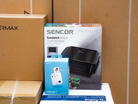 Briefing prasowy oraz przekazanie sprzętu radomskim organizacjom pozarządowym w ramach akcji „Świeć się z Energą” (zdjęcia)