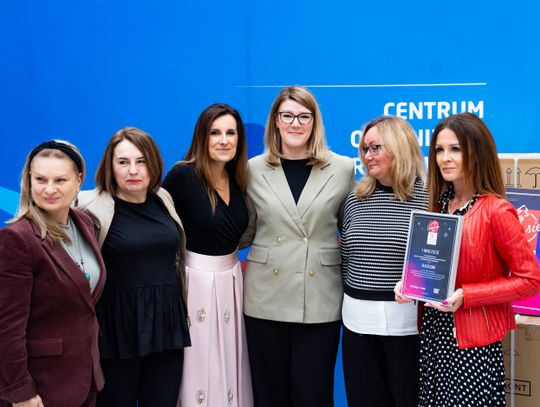 Briefing prasowy oraz przekazanie sprzętu radomskim organizacjom pozarządowym w ramach akcji „Świeć się z Energą” (zdjęcia)