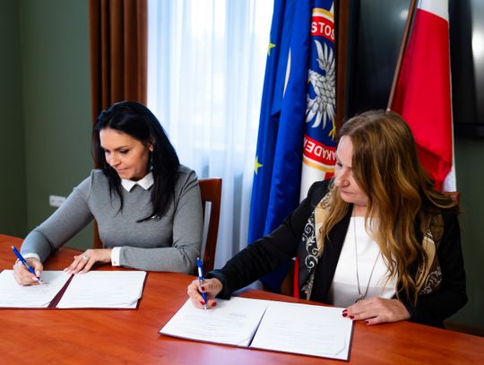 Podpisanie umowy pomiędzy AHNS a Zespołem Szkół Ekonomicznych w Radomiu (zdjęcia)