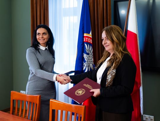 Podpisanie umowy pomiędzy AHNS a Zespołem Szkół Ekonomicznych w Radomiu (zdjęcia)