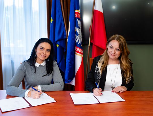 Podpisanie umowy pomiędzy AHNS a Zespołem Szkół Ekonomicznych w Radomiu (zdjęcia)