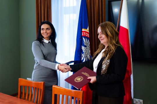 Podpisanie umowy pomiędzy AHNS a Zespołem Szkół Ekonomicznych w Radomiu (zdjęcia)