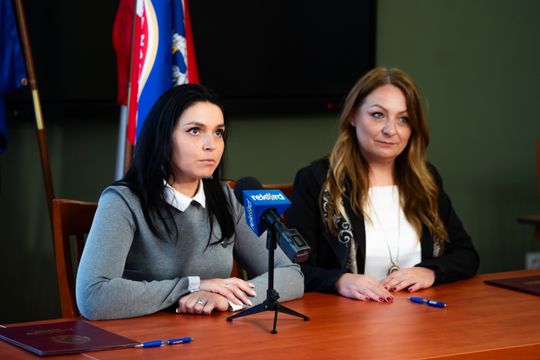 Podpisanie umowy pomiędzy AHNS a Zespołem Szkół Ekonomicznych w Radomiu (zdjęcia)