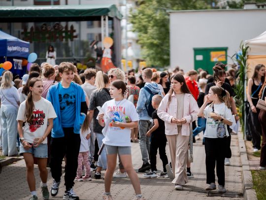 Festyn środowiskowy "Kolorowo na Ludowo" w PSP nr 6 (zdjęcia)