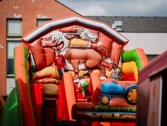 Festyn środowiskowy "Kolorowo na Ludowo" w PSP nr 6 (zdjęcia)