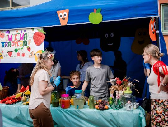 Festyn środowiskowy "Kolorowo na Ludowo" w PSP nr 6 (zdjęcia)