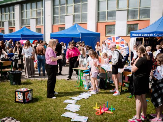 Festyn środowiskowy "Kolorowo na Ludowo" w PSP nr 6 (zdjęcia)