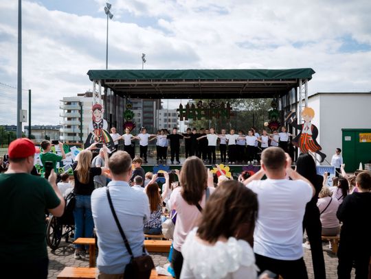 Festyn środowiskowy "Kolorowo na Ludowo" w PSP nr 6 (zdjęcia)