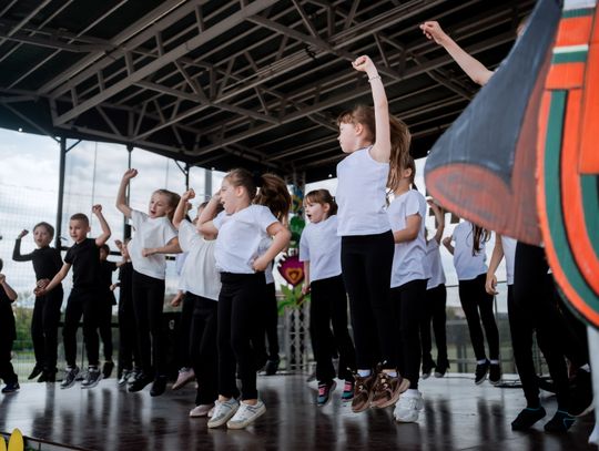 Festyn środowiskowy "Kolorowo na Ludowo" w PSP nr 6 (zdjęcia)