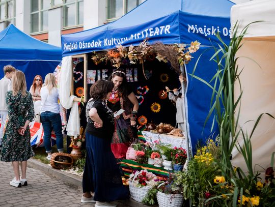 Festyn środowiskowy "Kolorowo na Ludowo" w PSP nr 6 (zdjęcia)