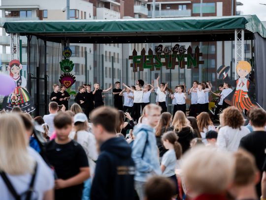 Festyn środowiskowy "Kolorowo na Ludowo" w PSP nr 6 (zdjęcia)