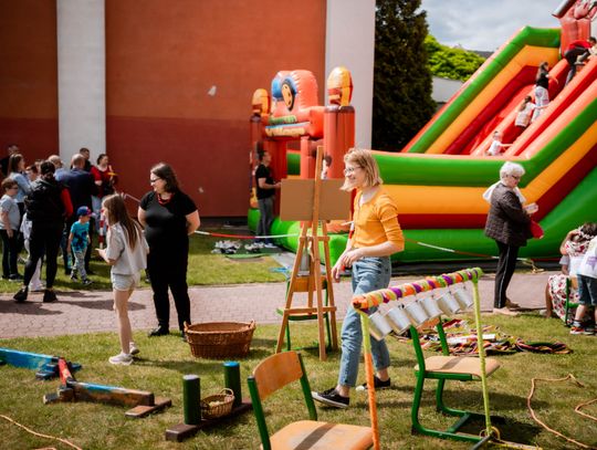 Festyn środowiskowy "Kolorowo na Ludowo" w PSP nr 6 (zdjęcia)
