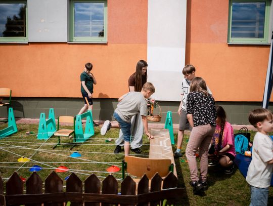 Festyn środowiskowy "Kolorowo na Ludowo" w PSP nr 6 (zdjęcia)