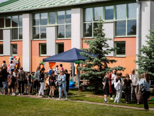 Festyn środowiskowy "Kolorowo na Ludowo" w PSP nr 6 (zdjęcia)