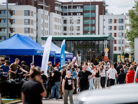 Festyn środowiskowy "Kolorowo na Ludowo" w PSP nr 6 (zdjęcia)