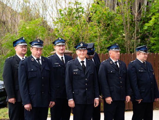 Przekazanie wozu strażackiego dla OSP Jankowice (zdjęcia)