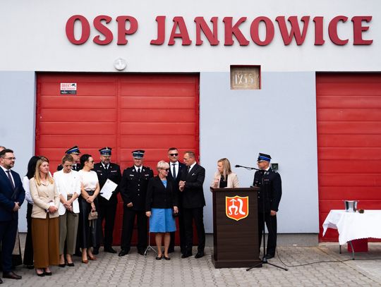 Przekazanie wozu strażackiego dla OSP Jankowice (zdjęcia)