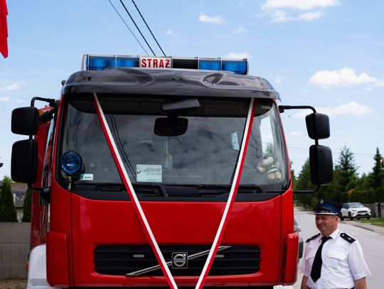 Przekazanie wozu strażackiego dla OSP Jankowice (zdjęcia)