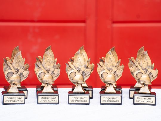 Przekazanie wozu strażackiego dla OSP Jankowice (zdjęcia)