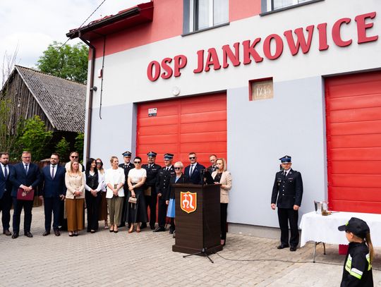 Przekazanie wozu strażackiego dla OSP Jankowice (zdjęcia)