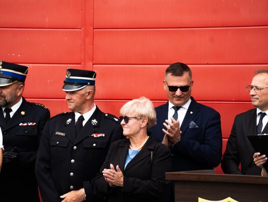 Przekazanie wozu strażackiego dla OSP Jankowice (zdjęcia)