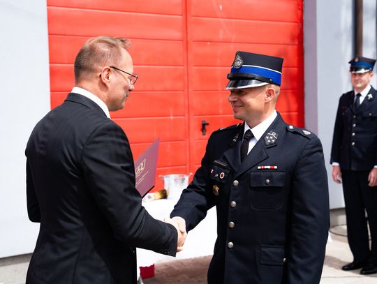 Przekazanie wozu strażackiego dla OSP Jankowice (zdjęcia)