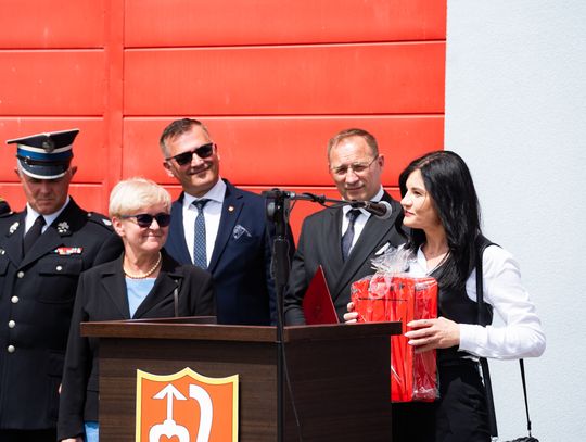 Przekazanie wozu strażackiego dla OSP Jankowice (zdjęcia)