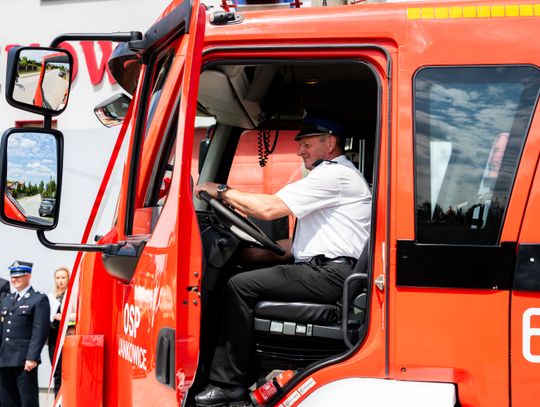 Przekazanie wozu strażackiego dla OSP Jankowice (zdjęcia)