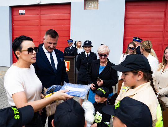 Przekazanie wozu strażackiego dla OSP Jankowice (zdjęcia)