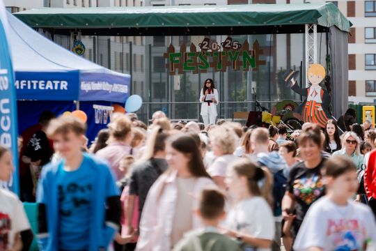 Festyn środowiskowy "Kolorowo na Ludowo" w PSP nr 6 (zdjęcia)