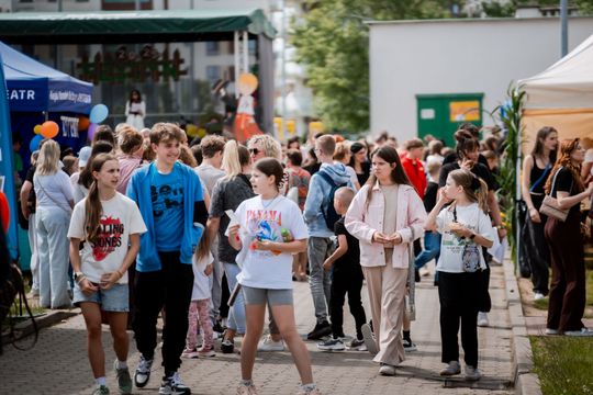 Festyn środowiskowy "Kolorowo na Ludowo" w PSP nr 6 (zdjęcia)