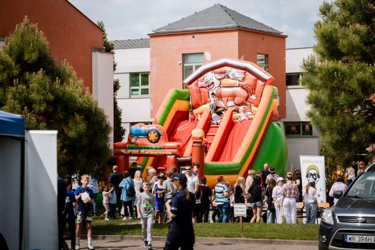 Festyn środowiskowy "Kolorowo na Ludowo" w PSP nr 6 (zdjęcia)