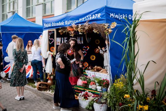 Festyn środowiskowy "Kolorowo na Ludowo" w PSP nr 6 (zdjęcia)