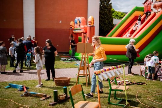 Festyn środowiskowy "Kolorowo na Ludowo" w PSP nr 6 (zdjęcia)