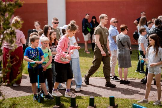 Festyn środowiskowy "Kolorowo na Ludowo" w PSP nr 6 (zdjęcia)