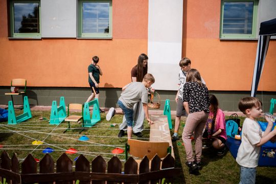 Festyn środowiskowy "Kolorowo na Ludowo" w PSP nr 6 (zdjęcia)