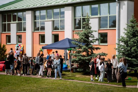 Festyn środowiskowy "Kolorowo na Ludowo" w PSP nr 6 (zdjęcia)