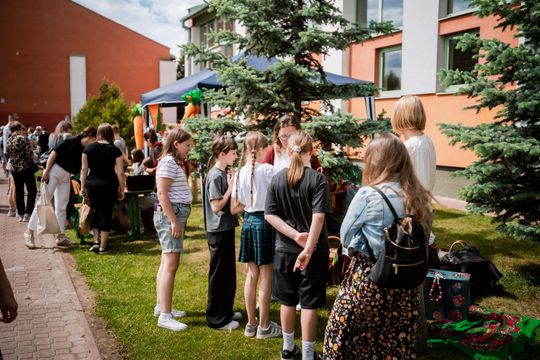 Festyn środowiskowy "Kolorowo na Ludowo" w PSP nr 6 (zdjęcia)