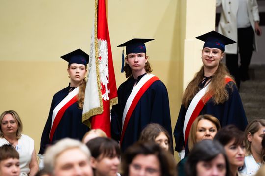 Jubileusz 30-lecia istnienia szkoły PSP nr 21 im. ks. Jana Twardowskiego (zdjęcia)