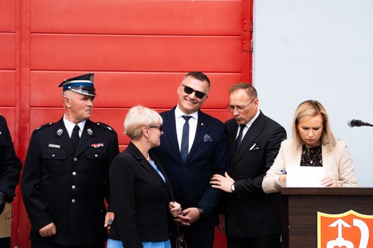Przekazanie wozu strażackiego dla OSP Jankowice (zdjęcia)