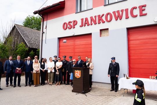 Przekazanie wozu strażackiego dla OSP Jankowice (zdjęcia)