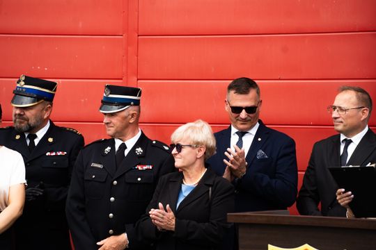 Przekazanie wozu strażackiego dla OSP Jankowice (zdjęcia)