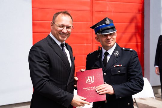 Przekazanie wozu strażackiego dla OSP Jankowice (zdjęcia)