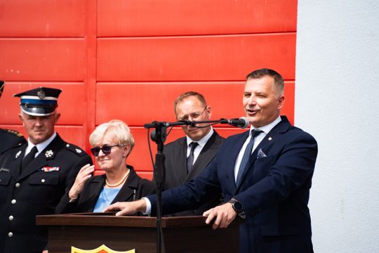 Przekazanie wozu strażackiego dla OSP Jankowice (zdjęcia)