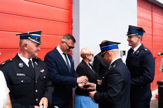 Przekazanie wozu strażackiego dla OSP Jankowice (zdjęcia)